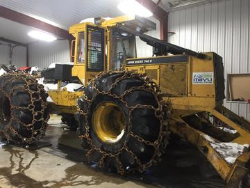 John Deere Débusqueuse à Grapin 748G